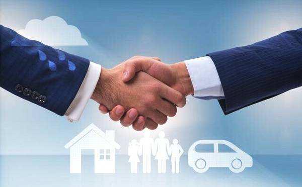 健康险需求高，保险行业收入同比增长速度快